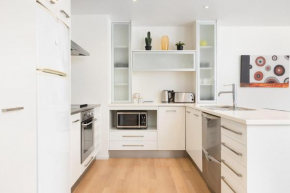 Sunny and Spacious - moments from the Beach and Downtown, Mt Maunganui